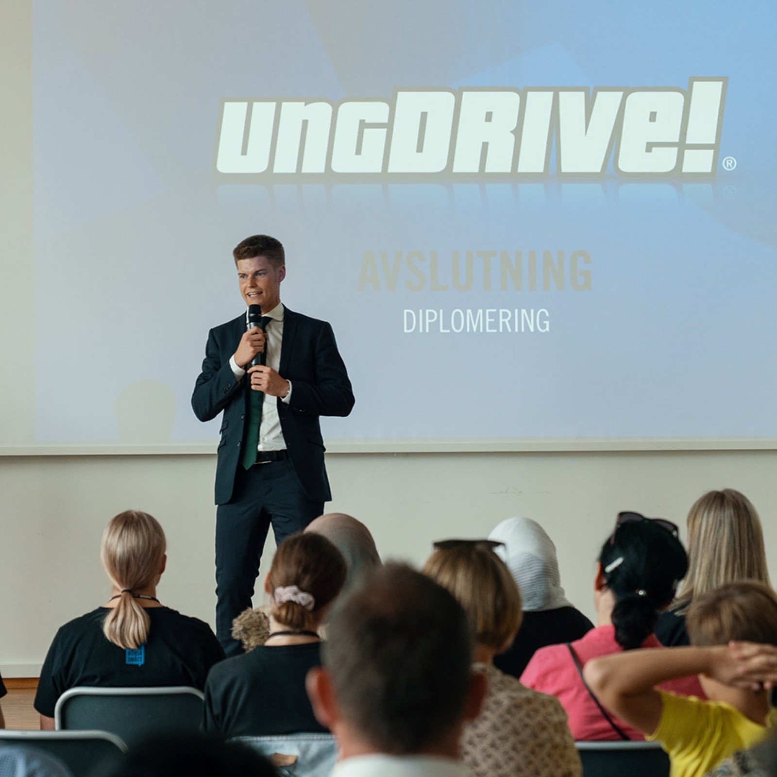 Avslutningsceremoni med diplom
